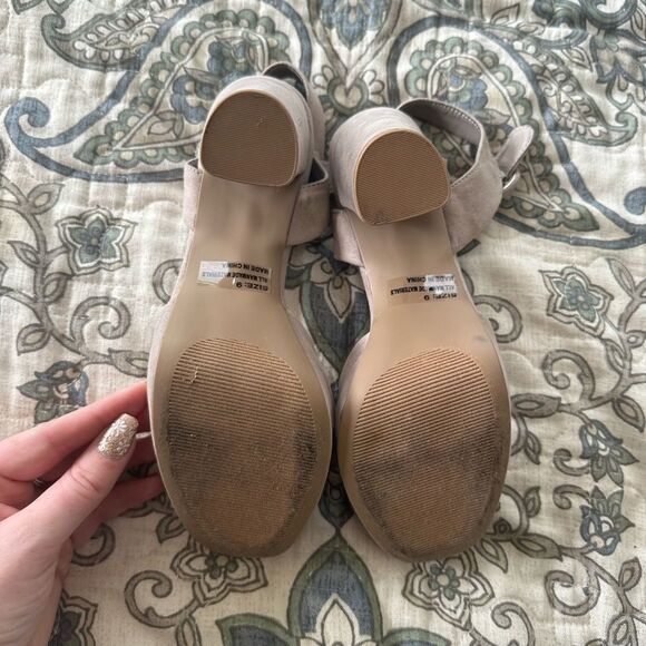 Qupid Women’s Chunky Platform Heels Light Gray Size 9 - Picture 4 of 5